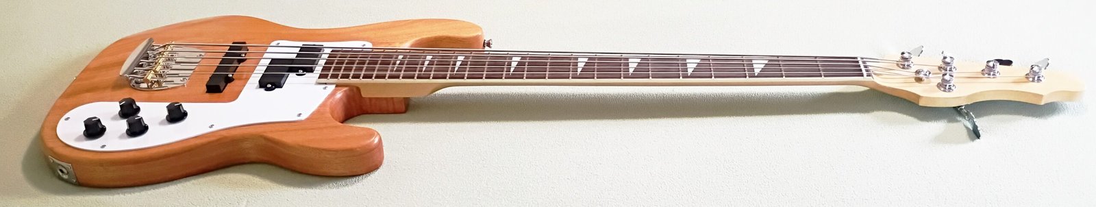 Vibeworks Guitars R-style 5-string bass profile